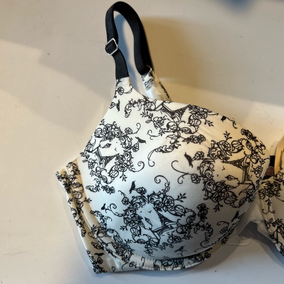 Victoria’s Secret Black and white bra. Size 34D. - Picture 2 of 8